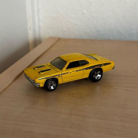 Y2K Hot Wheels 2009 1971 Dodge Demon Yellow 1:64 Diecast Model Car - Picture 1 of 9